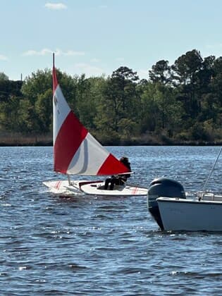 ETYSA campers sailing on the water near New Bern